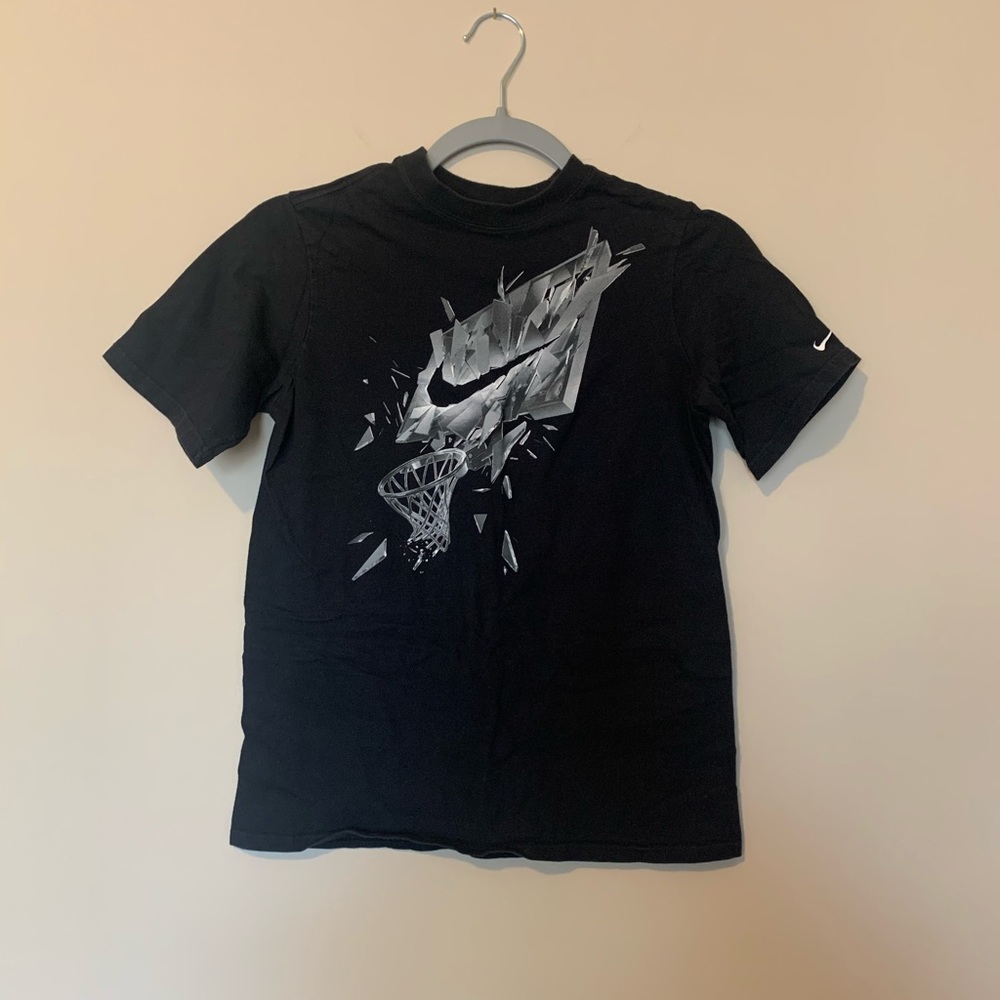 Nike BOYS black tee